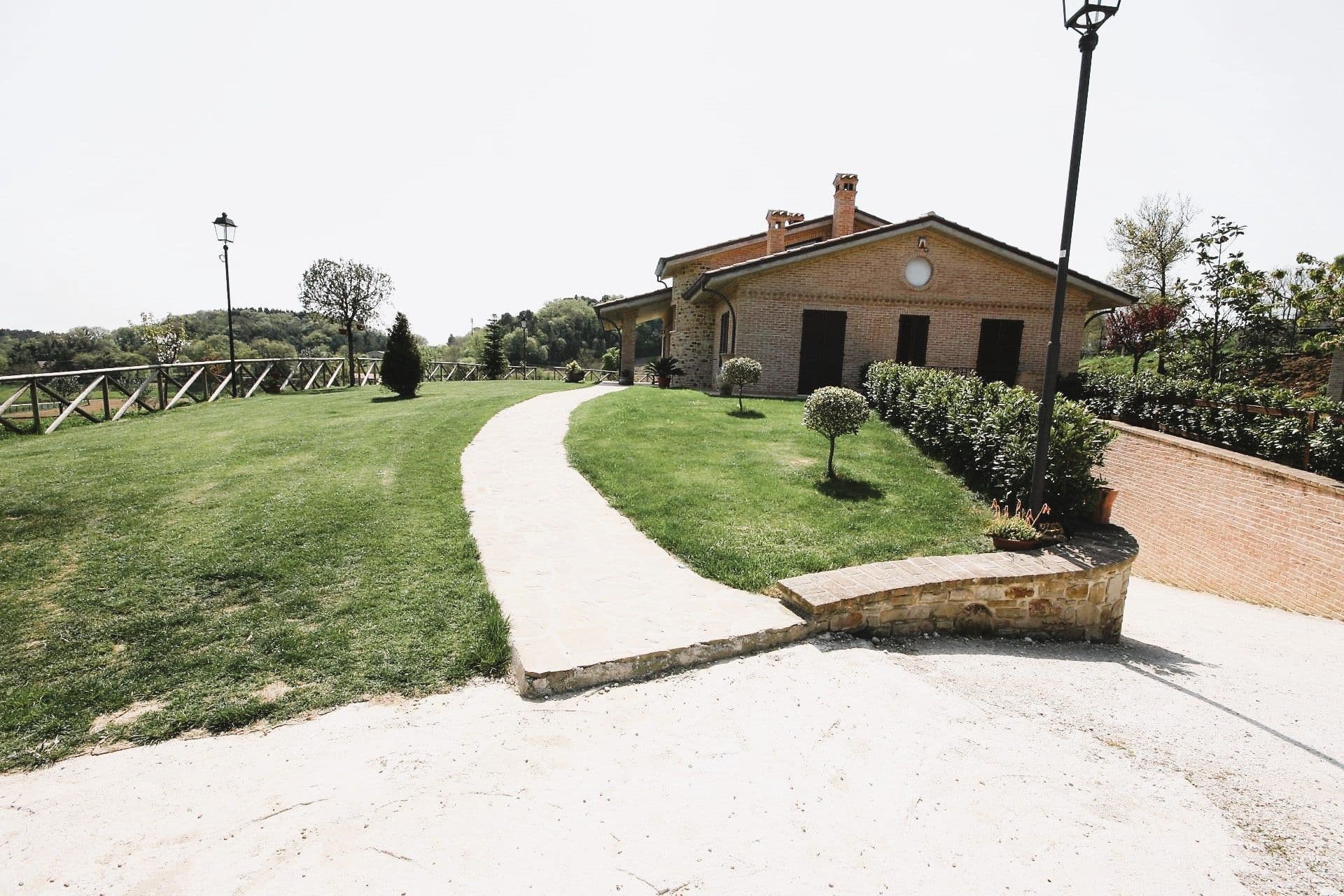 Bed & breakfast: foto villetta con giardino e piscina ad Offagna (An)