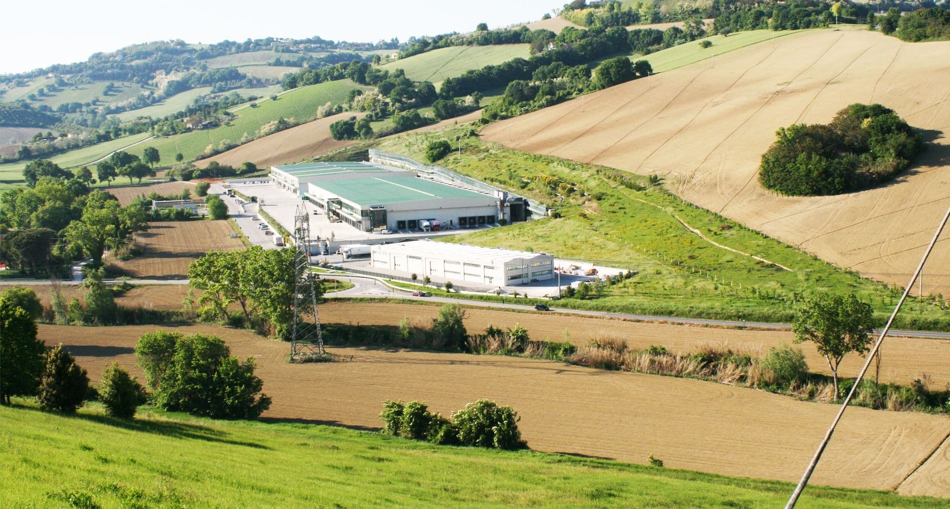 Piattaforma logistica: foto dei depositi realizzati in Offagna (An)