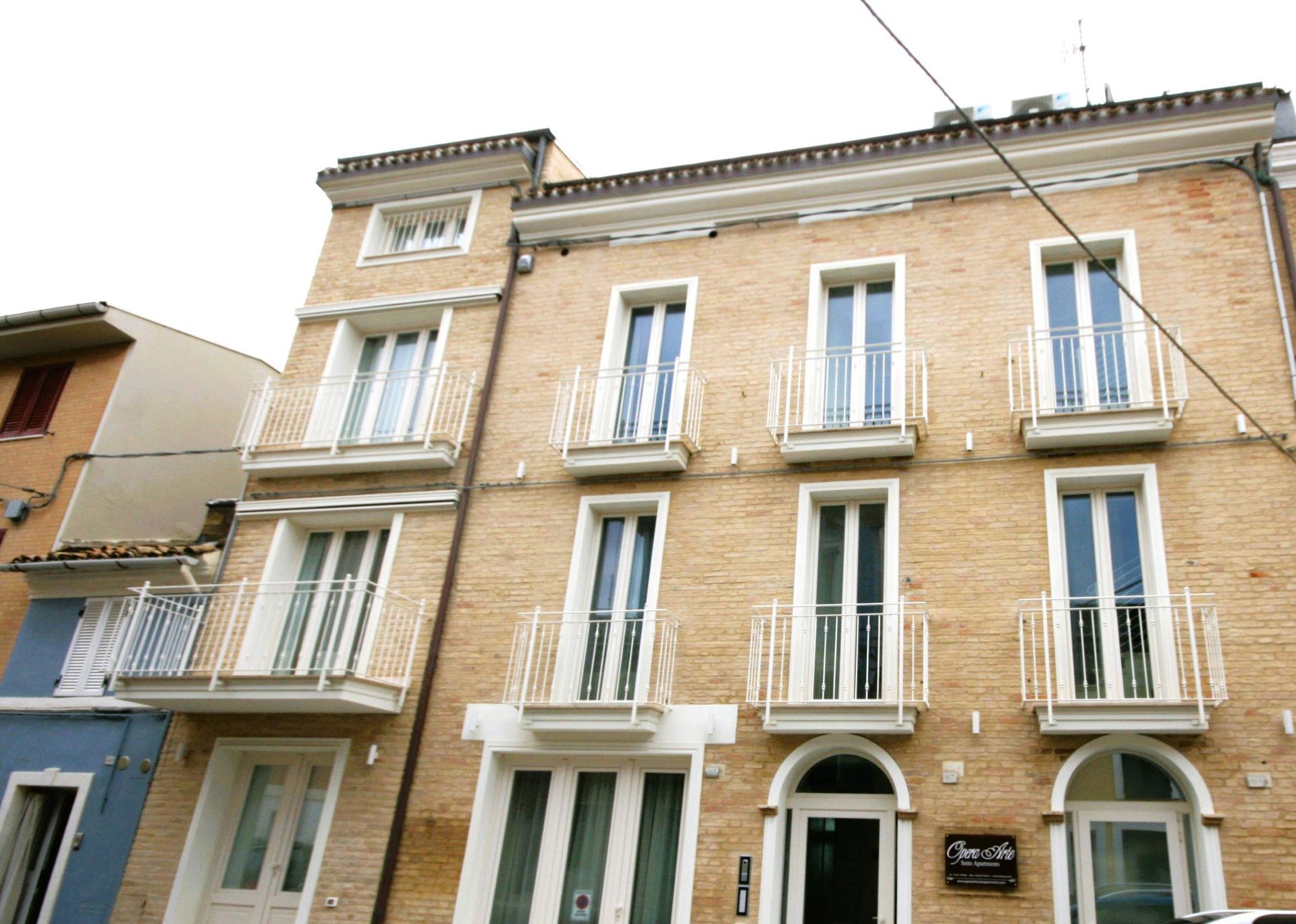 Foto ristrutturazione: appartamenti fronte mare prospetto.