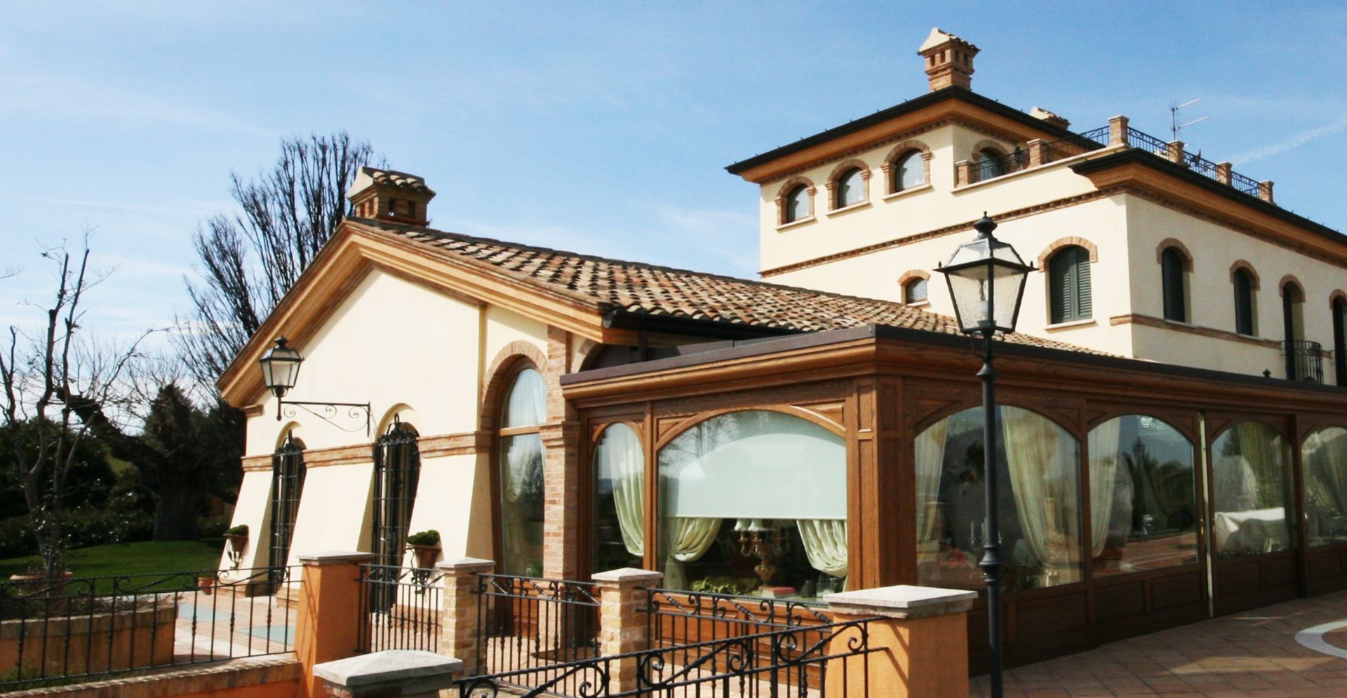 Foto di villa colonica campagna ancona architettura residenziale tradizionale.